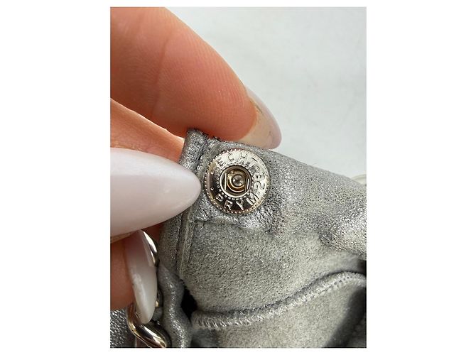 Autre Marque Causse Gantier Silberne Lederhandschuhe mit Ketten-Detail - Ansicht 3