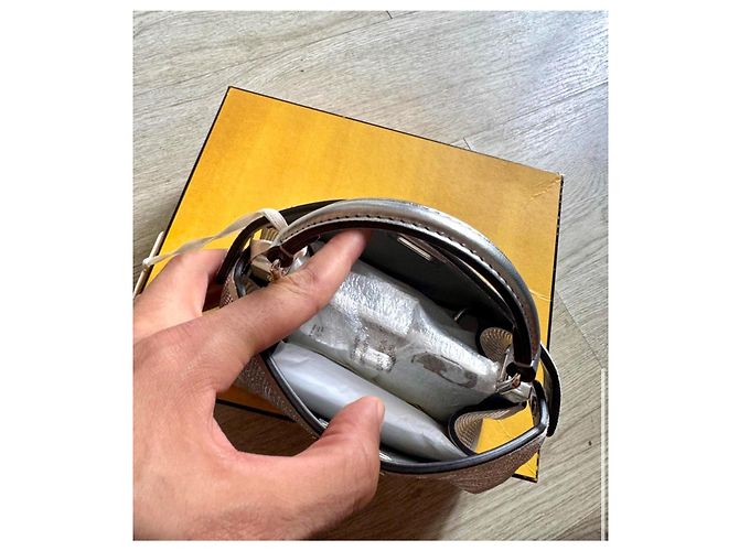 Fendi Peekaboo ISeeYou Mini Borsa in Pelle Argentata Strass Argento - vista 3