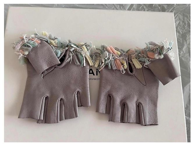 Chanel graue fingerlose Lederhandschuhe mit Chiffon-Details - Ansicht 3