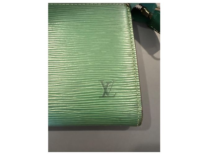 Mezzo Louis Vuitton Pochette in pelle Epi Verde - vista 5
