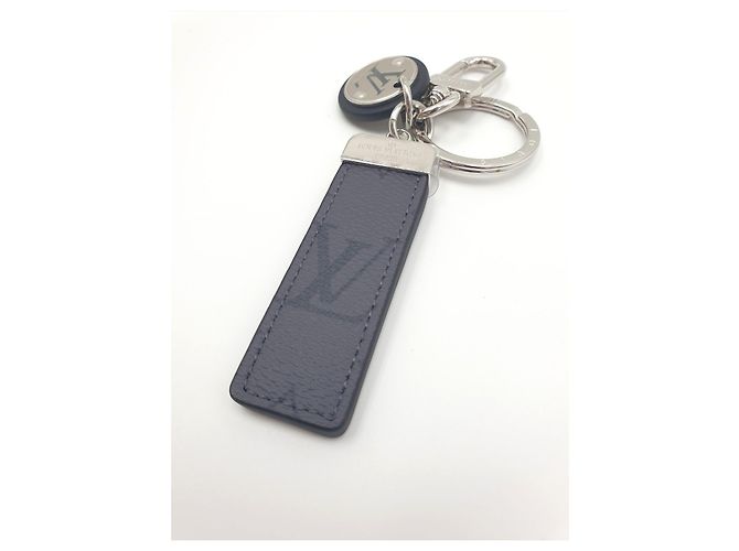 Louis Vuitton Neo LV Club Taschenanhänger Monogram Eclipse Grau Anthrazitgrau - Ansicht 4