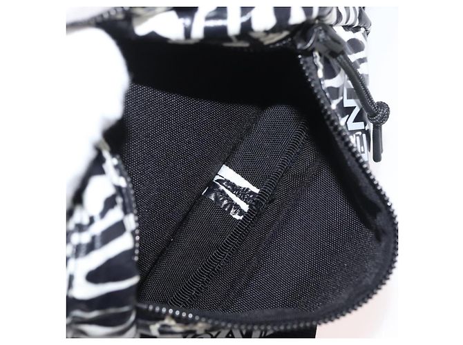 Borsa a tracolla SAINT LAURENT motivo zebra in nylon nero e bianco Auth 178693A - vista 11