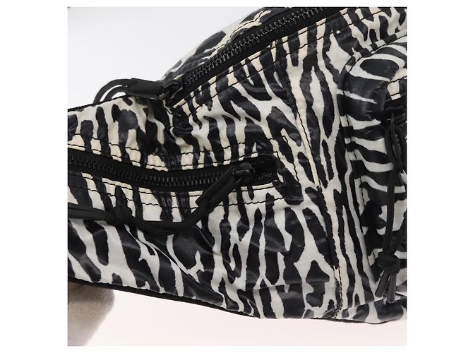 Borsa a tracolla SAINT LAURENT motivo zebra in nylon nero e bianco Auth 178693A - vista 18