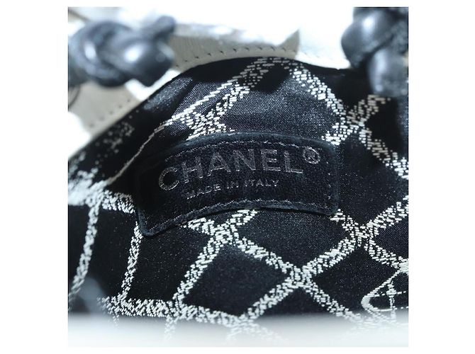 Borsa a Mano CHANEL Essential in Pelle Bianca CC Auth 178954V Bianco - vista 10