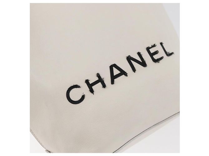 Borsa a Mano CHANEL Essential in Pelle Bianca CC Auth 178954V Bianco - vista 17