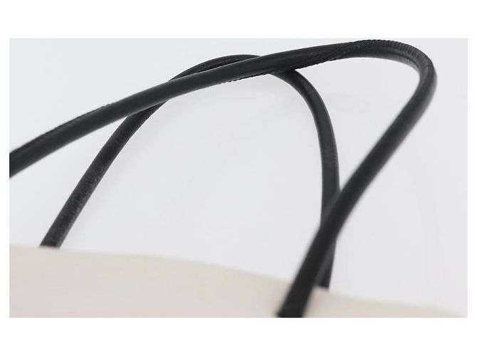 Borsa a Mano CHANEL Essential in Pelle Bianca CC Auth 178954V Bianco - vista 8