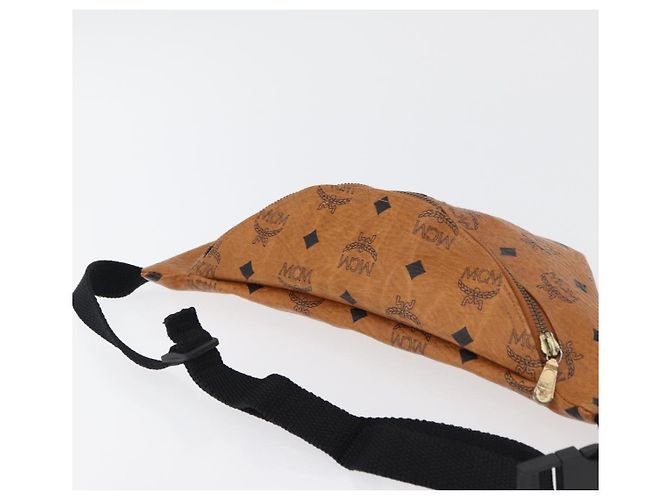 MCM Vicetos Logogram Body Bag PVC Marrone Oro Auth 177029 D'oro - vista 6