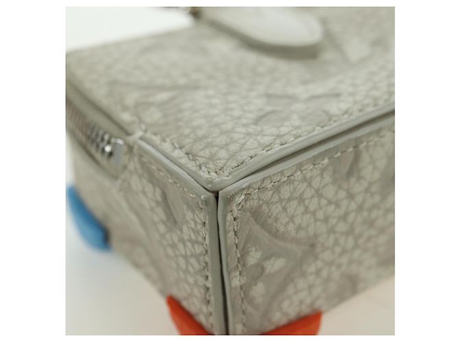 LOUIS VUITTON Taurillon Clemence Climbing Pouch Gray MP3383 LV Auth 177975M Marrone - vista 16