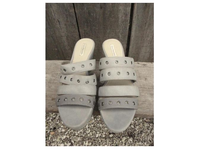 Autre Marque Sandali con zeppa in pelle grigia Calvin Klein Jeans Grigio - vista 4