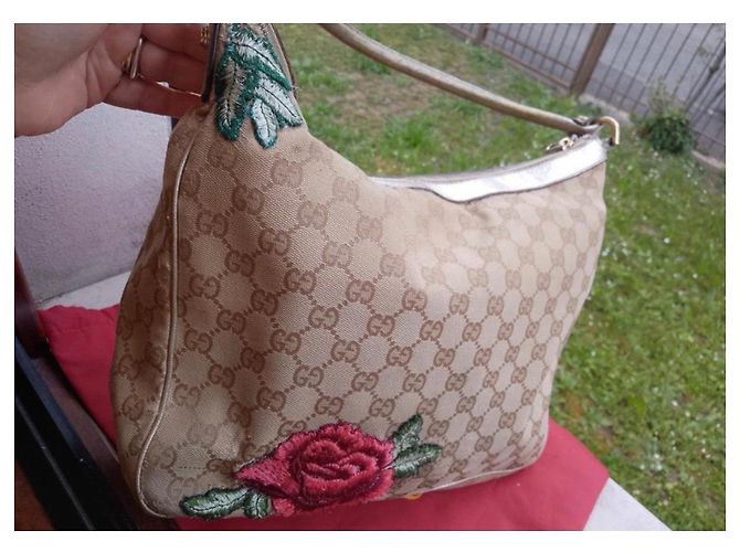 Borsa Gucci in tela monogrammata beige e pelle dorata con ricamo rosa D'oro - vista 10