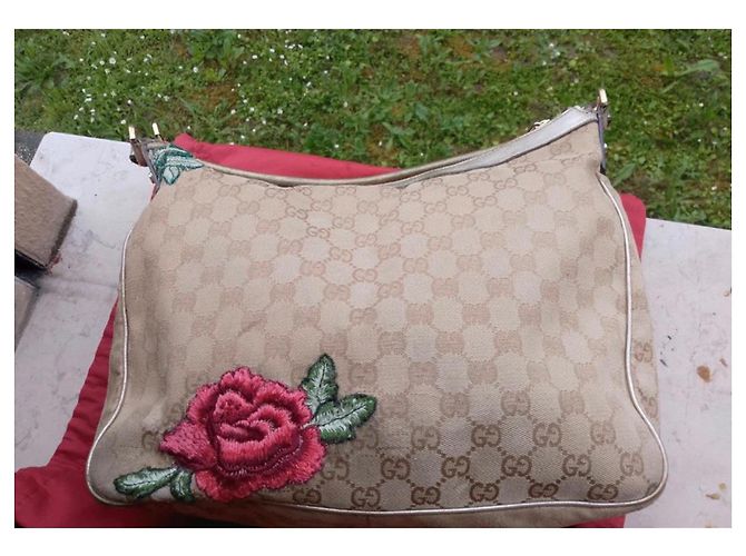 Borsa Gucci in tela monogrammata beige e pelle dorata con ricamo rosa D'oro - vista 11