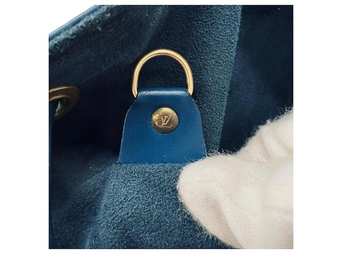 Borsa a tracolla Louis Vuitton in pelle Epi blu Toledo - vista 17