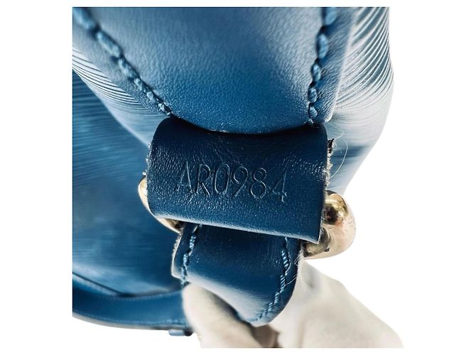 Borsa a tracolla Louis Vuitton in pelle Epi blu Toledo - vista 18