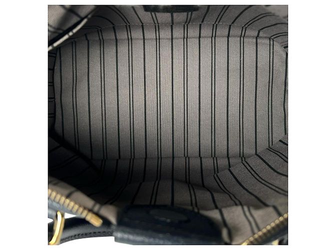 Borsa Louis Vuitton Monogram Empreinte Marisane PM Nero - vista 14