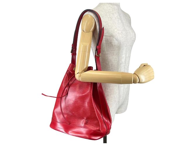 Borsa a tracolla Louis Vuitton in rosso Castilian - vista 18