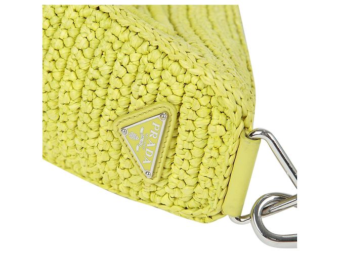 Prada Sac bandoulière porté épaule triangle en raphia Vert - vue 6