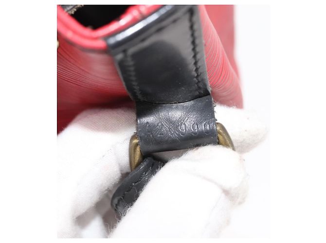 Louis Vuitton Bicolor Petit Noe Epi Leather Rosso - vista 6