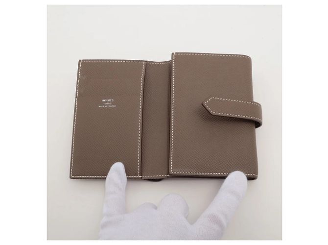 Market Hermès Cartera Compacta Combinada Bearn Hermes W Stamp 2024 Gris pardo - vista 3