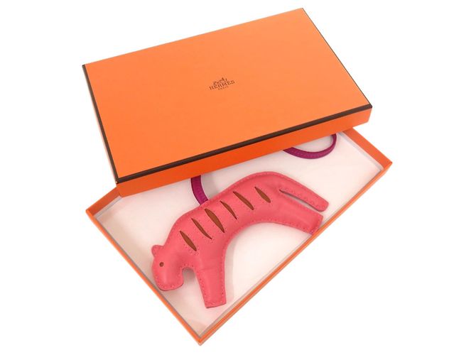 Hermès Charm per borsa Rouleau Agneau Milo Hermes Rosa - vista 2