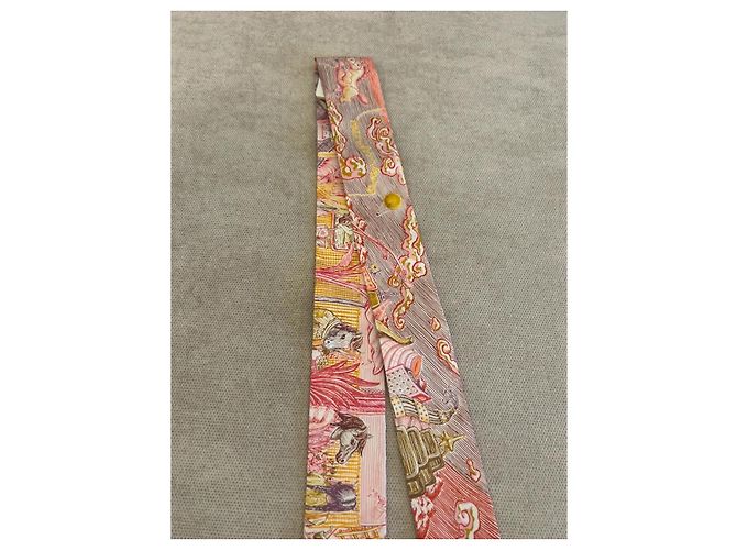 Hermès Twilly La Cité des Lumières in seta Rosa Giallo Oro e Rosso Multicolore - vista 2