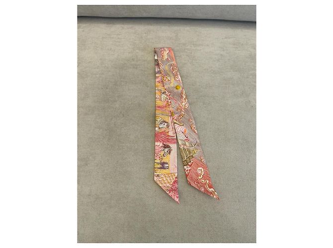 Hermès Twilly La Cité des Lumières in seta Rosa Giallo Oro e Rosso Multicolore - vista 5