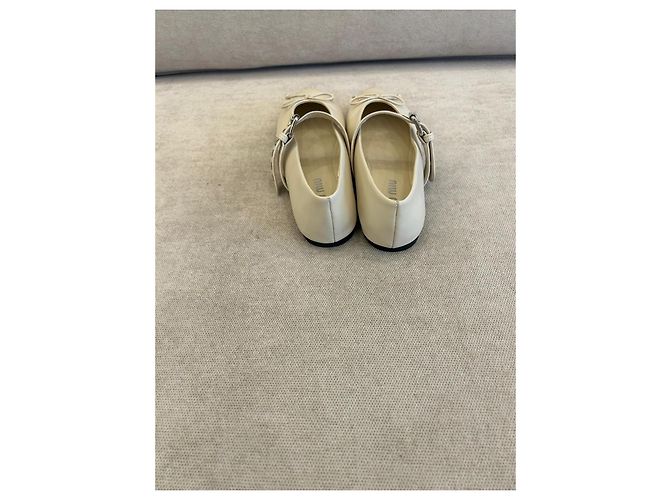 Bailarinas Miu Miu de cuero beige marfil - vista 3