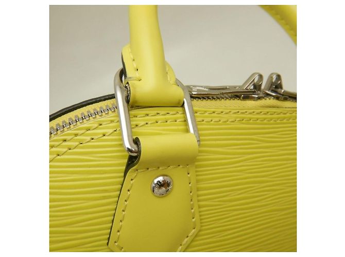Borsa Louis Vuitton Epi Alma BB in Jaune Cedrat - vista 10