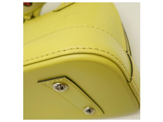 Borsa Louis Vuitton Epi Alma BB in Jaune Cedrat - vista 16