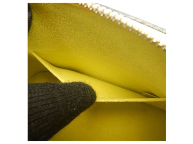 Borsa Louis Vuitton Epi Alma BB in Jaune Cedrat - vista 20