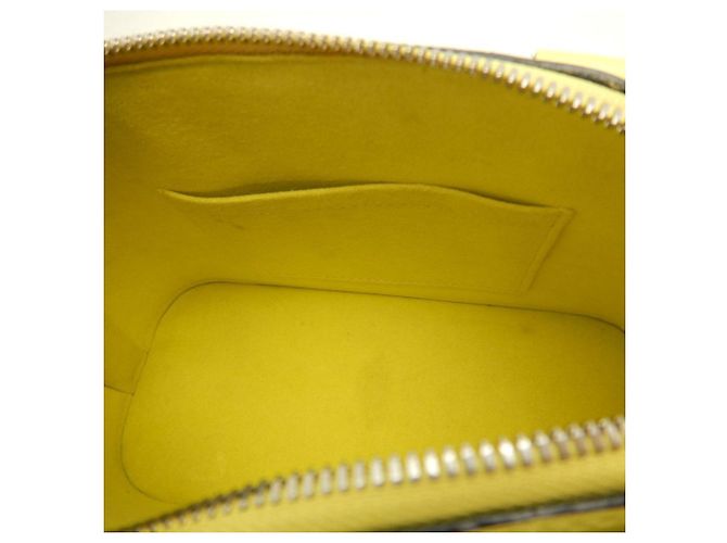 Borsa Louis Vuitton Epi Alma BB in Jaune Cedrat - vista 4