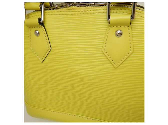 Borsa Louis Vuitton Epi Alma BB in Jaune Cedrat - vista 9