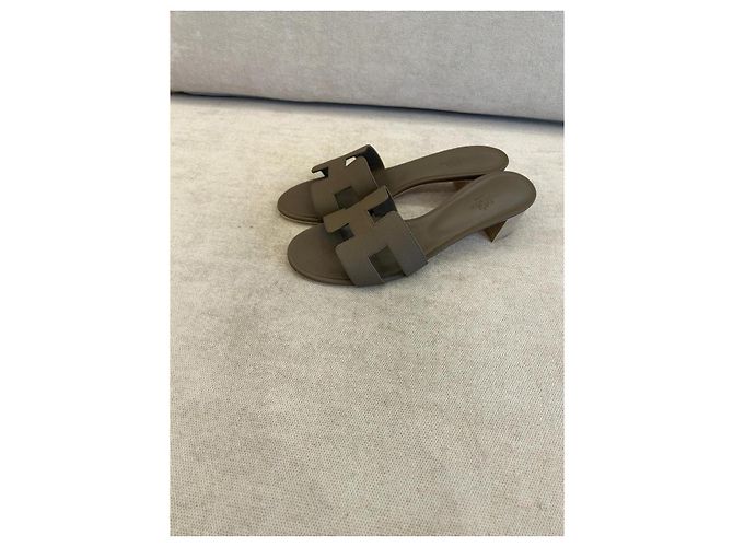 Sandali Hermès Oasis in pelle Étoupe Grigio - vista 4