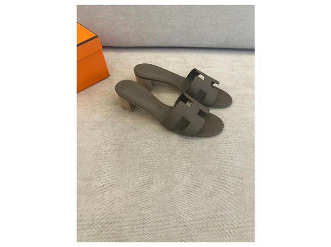 Sandali Hermès Oasis in pelle Étoupe Grigio - vista 5