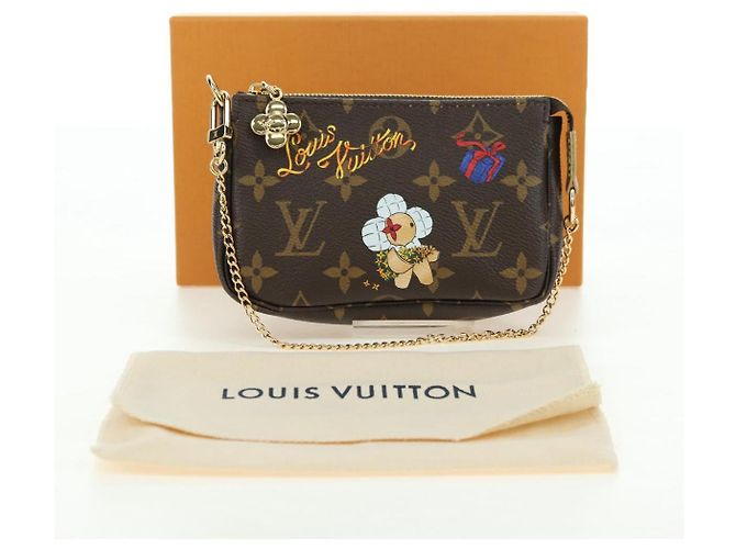LOUIS VUITTON Vivienne Mini Pochette Accessoires Pochette M15328 LV Auth 171238SAM Monogramma - vista 12