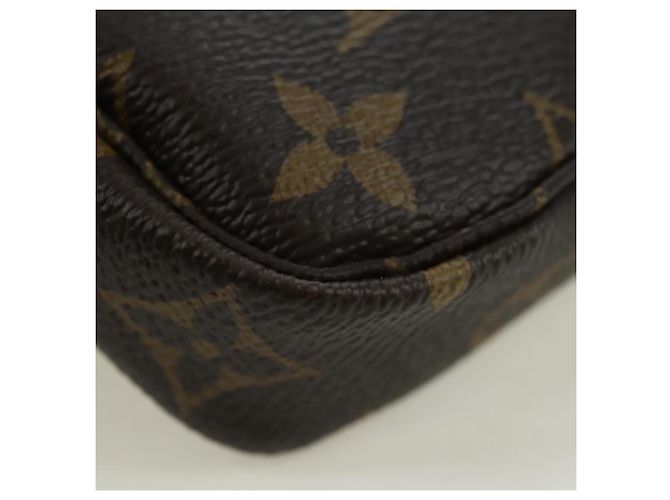 LOUIS VUITTON Vivienne Mini Pochette Accessoires Pochette M15328 LV Auth 171238SAM Monogramma - vista 14