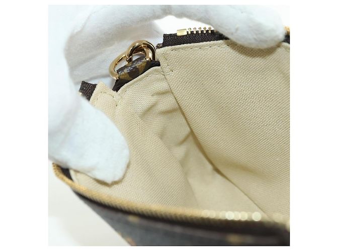LOUIS VUITTON Vivienne Mini Pochette Accessoires Pochette M15328 LV Auth 171238SAM Monogramma - vista 24
