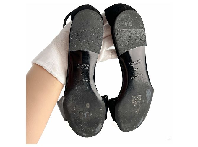 Hermès Sandali con cinturini incrociati in pelle e velluto 40 Nero - vista 8