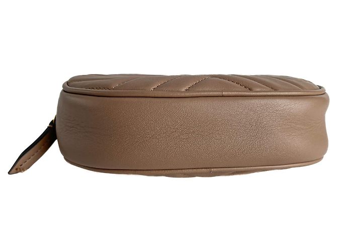 Gucci Bolsa de cintura camera em couro matelassê GG Marmont Bege escuro - vista 7