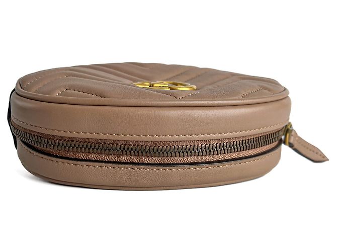 Gucci Bolsa de cintura camera em couro matelassê GG Marmont Bege escuro - vista 8