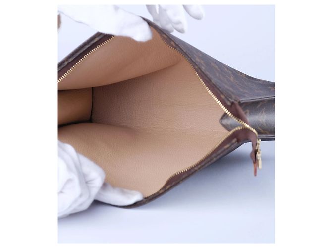 Louis Vuitton Monogram Toiletry Pouch 26 Brown - view 6