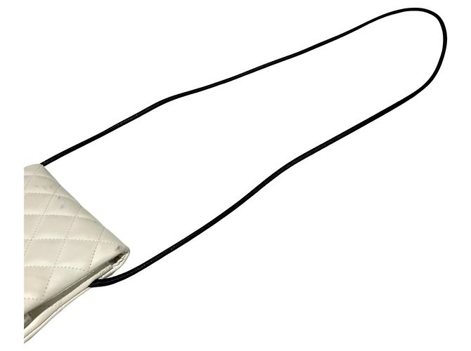 Borsa a tracolla Chanel Cambon Line in agnello Bianco - vista 5