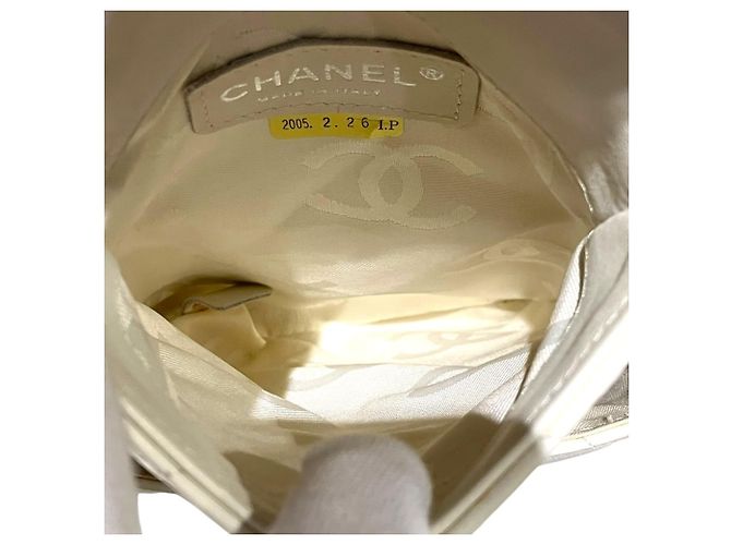 Borsa a tracolla Chanel Cambon Line in agnello Bianco - vista 6