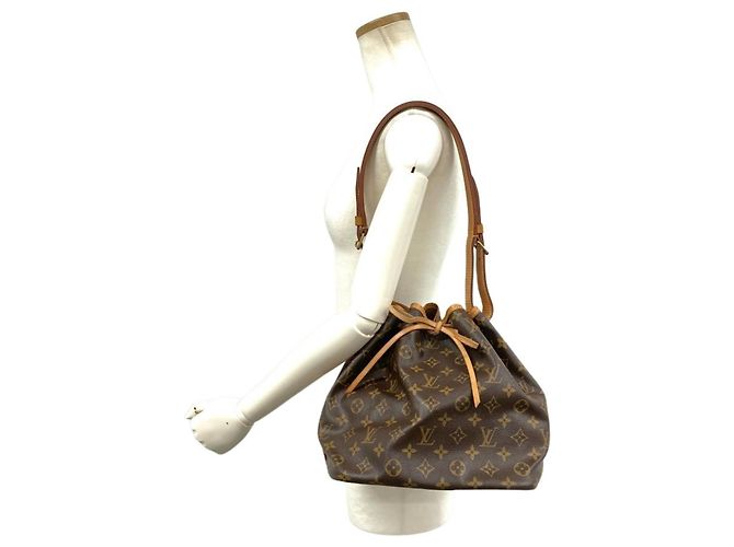 Noe Borsa a Spalla Louis Vuitton Petit Noé Marrone - vista 10