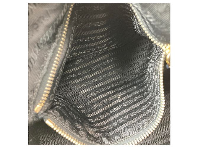 Prada Nylon Schultertasche Schwarz - Ansicht 10