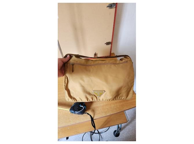 Prada Borsa a Tracolla in Nylon Beige - vista 2