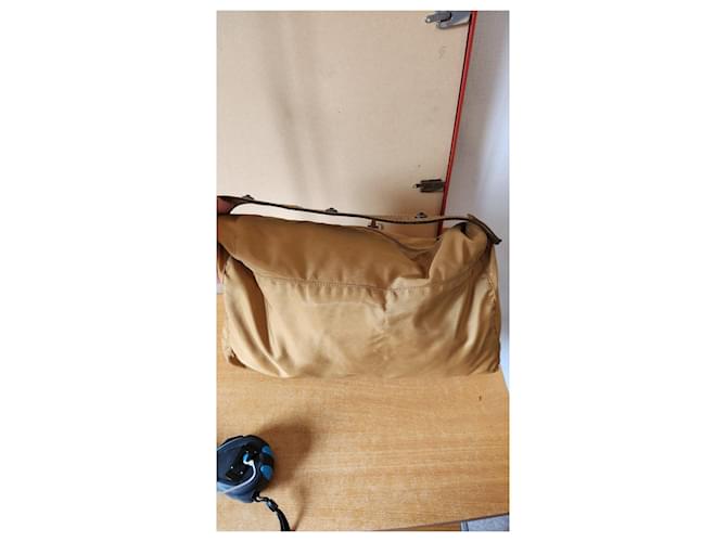 Prada Borsa a Tracolla in Nylon Beige - vista 3