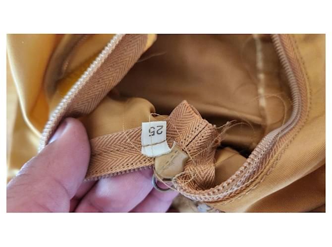 Prada Borsa a Tracolla in Nylon Beige - vista 6
