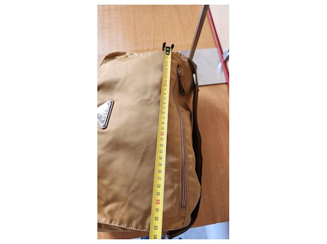 Prada Borsa a Tracolla in Nylon Beige - vista 7