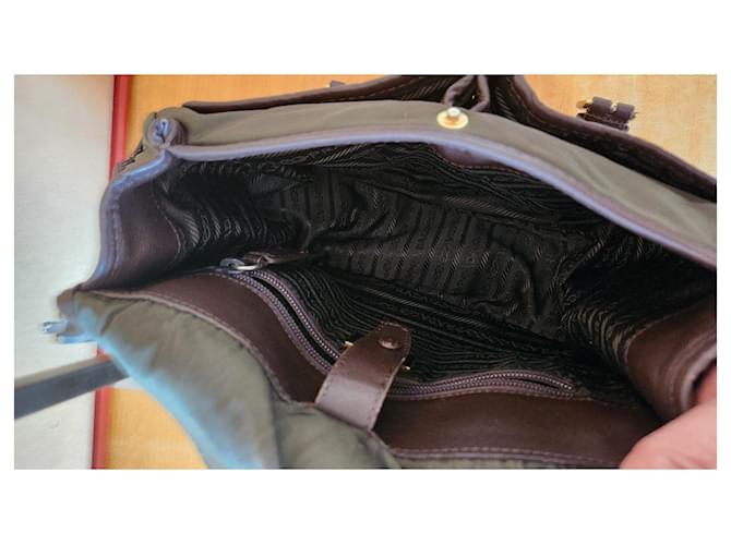 Prada Borsa a Tracolla in Nylon Verde Marrone - vista 5