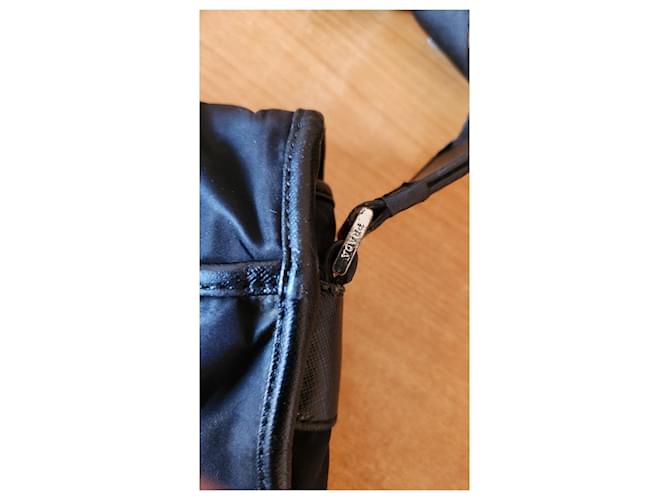 Prada Borsa a Tracolla in Nylon Nero e Pelle - vista 4